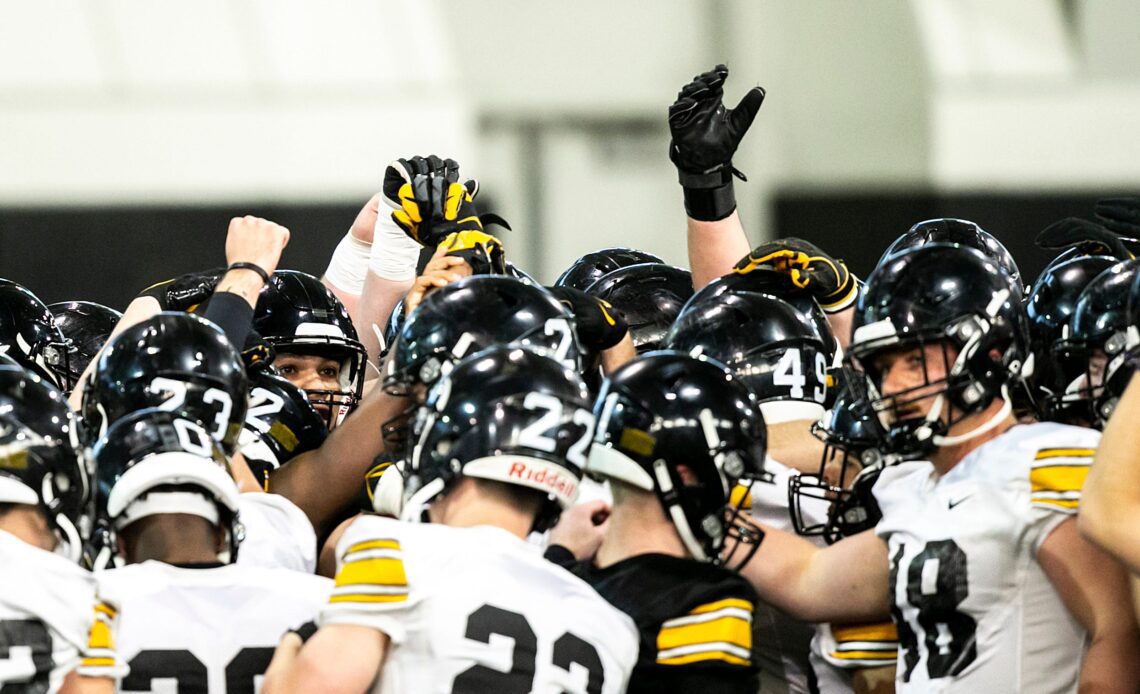 College Football News projects Hawkeyes’ 2023 record