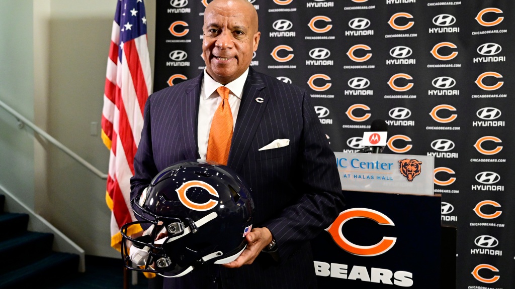 Kevin Warren reports for duty on first day as Bears president and CEO