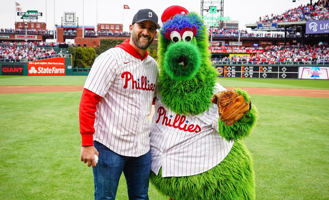 Nick Sirianni throws out first pitch at Phillies home opener