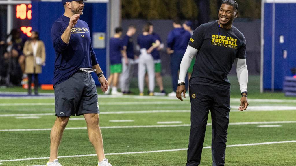 Ex-Chiefs RB coach Deland McCullough visits team in Kansas City