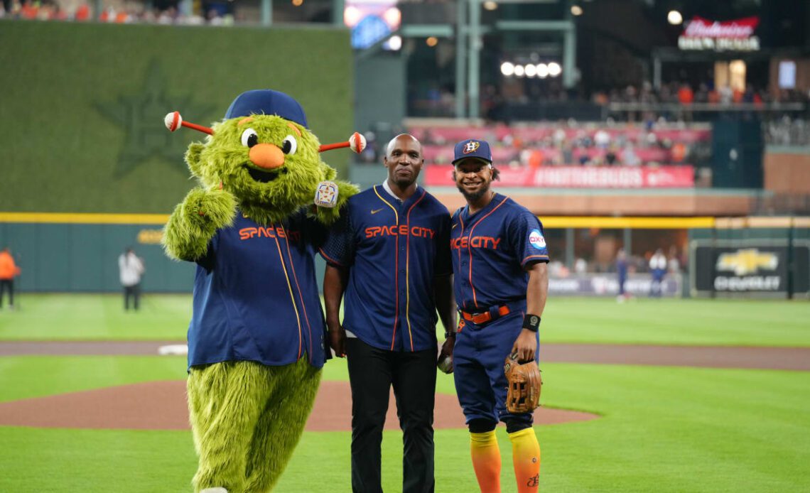 Head Coach DeMeco Ryans throws out first pitch for the Houston Astros