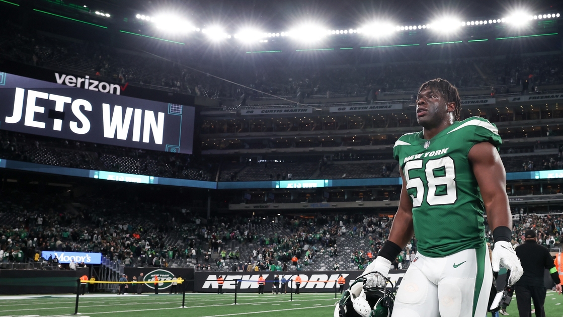 Jets' Carl Lawson says his desire is to play, contribute as trade rumors swirl: 'I'm a football player not a cheerleader'