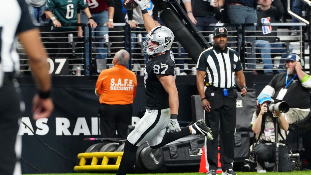 Best images from historic Raiders win vs. Chargers