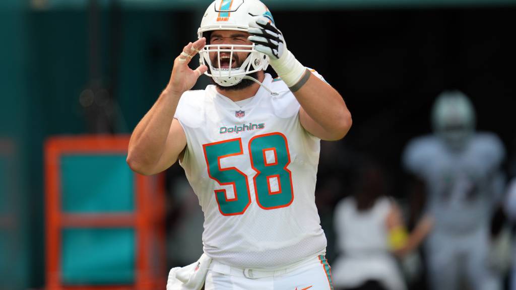 Dolphins C Connor Williams sustains injury just plays into Week 14 game