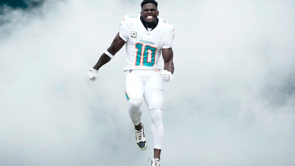 Dolphins WR Tyreek Hill suffers ankle injury vs. Titans
