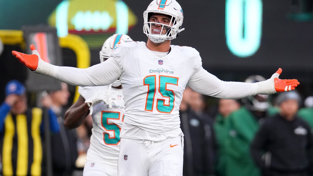 Dolphins place LB Jaelan Phillips on IR, sign DE Jason Pierre-Paul