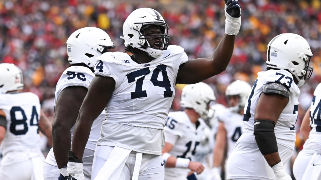 Fashanu and Robinson receive All-American honors