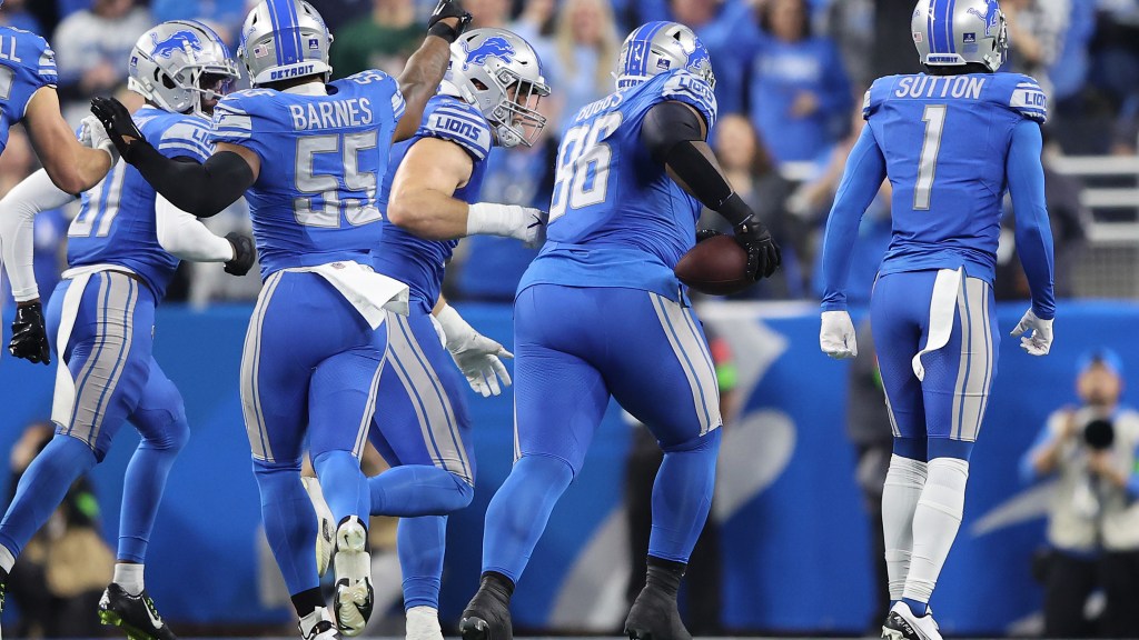 Isaiah Buggs with the big man fumble return