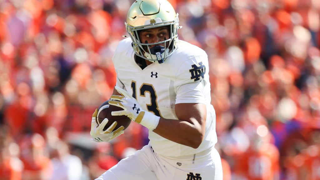 Notre Dame tight end transfer Holden Staes signs with Tennessee