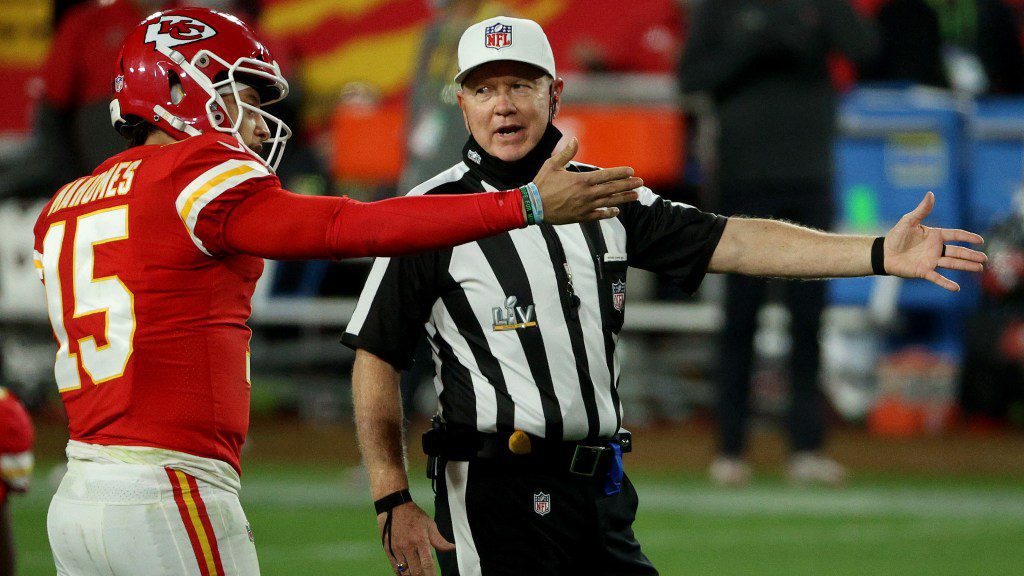 Patrick Mahomes lambasts officials after questionable penalty vs. Bills