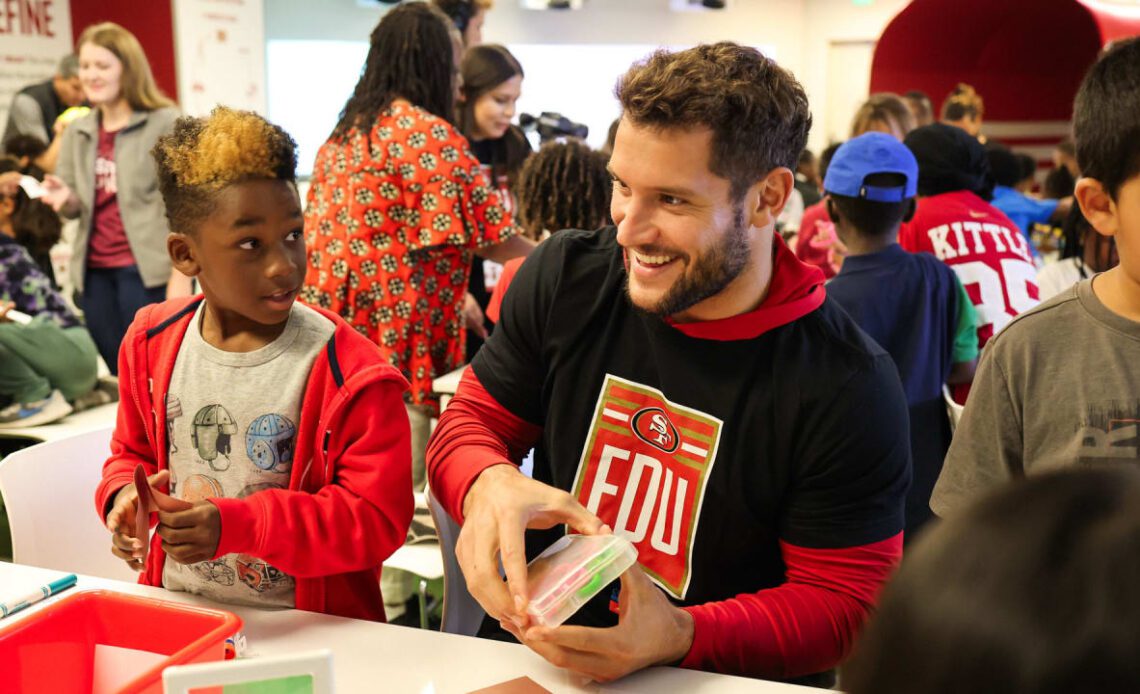 Players Join Students for a 49ers EDU Lesson on Justice