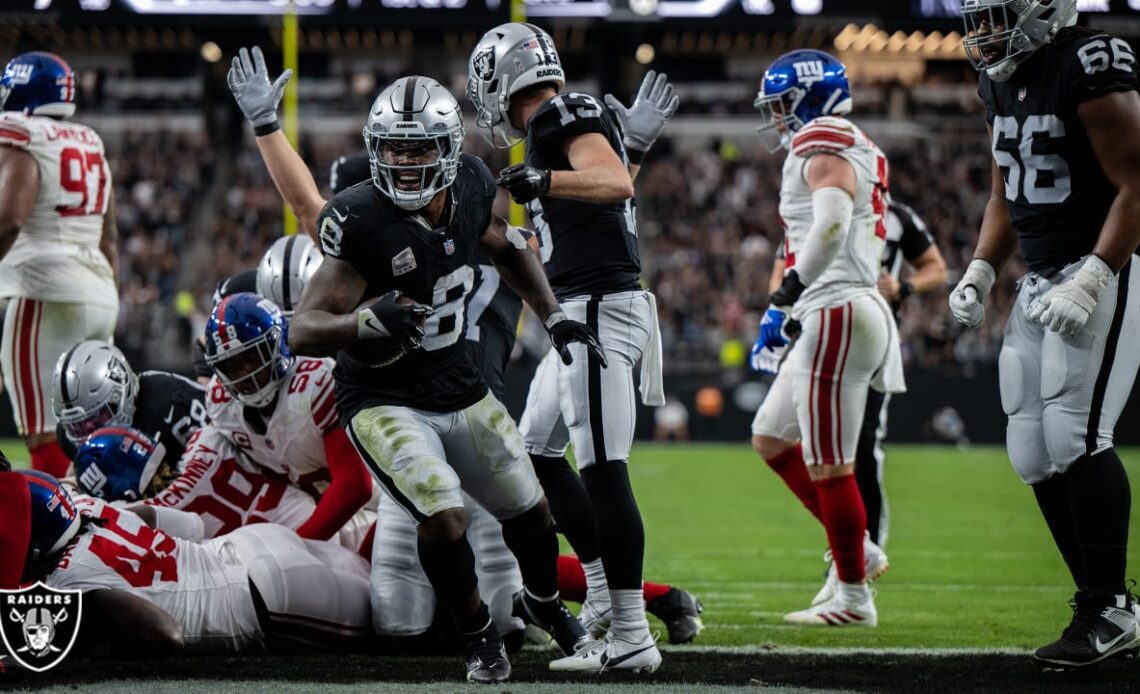 Top Shots: Raiders vs. Giants