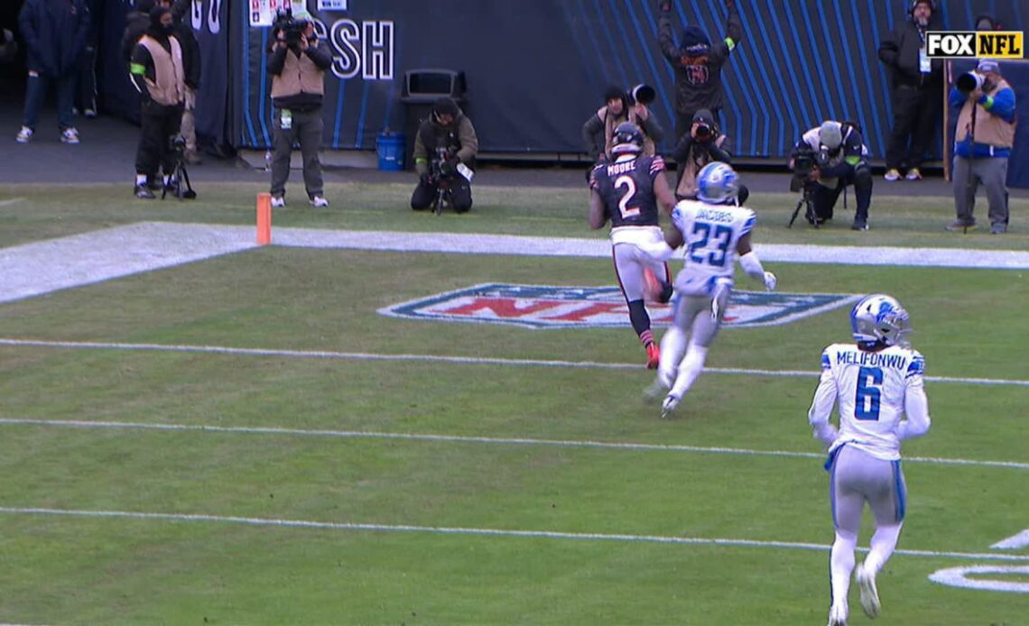 CAN'T-MISS HIGHLIGHT: Fields finds Moore for 38-yard TD on 4th-and-13