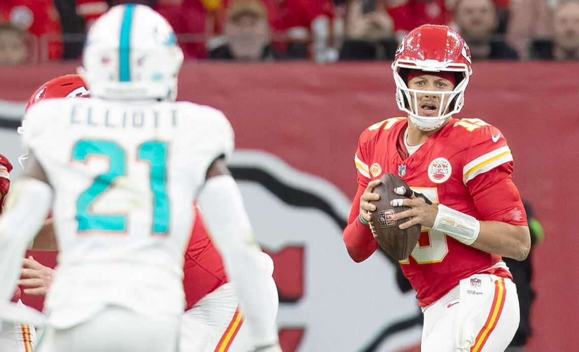 Chiefs vs. Dolphins: Time, how to watch, live stream, key matchups, prediction for Saturday NFL playoff game