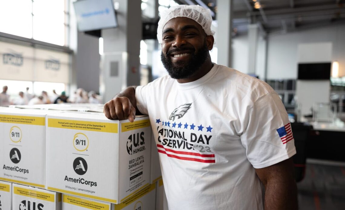 Eagles pack 500,000 meals to commemorate the anniversary of 9/11