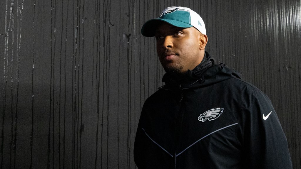 Former Eagles OC Brian Johnson interviews in Cleveland