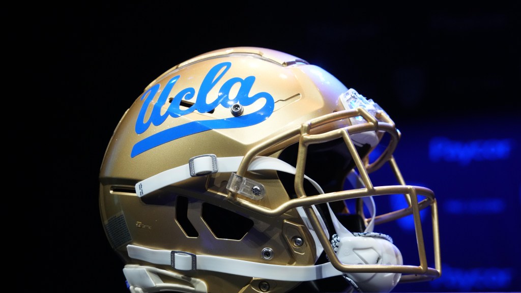 Former QB joining UCLA coaching staff