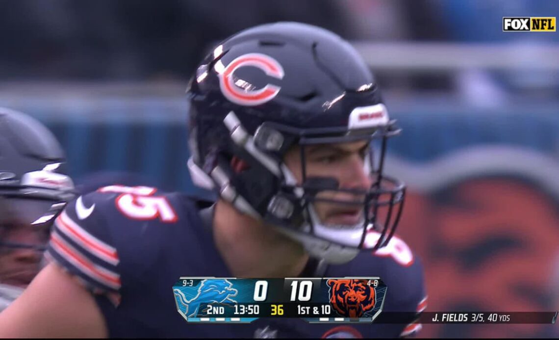 HIGHLIGHT: Fields' laser dots Kmet in stride for 41-yard pickup