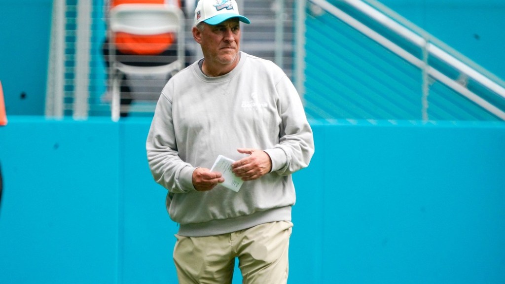 Philadelphia Eagles to hire Vic Fangio as new defensive coordinator