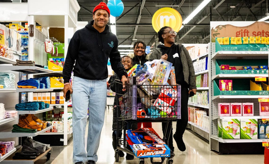 S Rodney McLeod and G Joel Bitonio host events in partnership with Meijer during Month of Giving
