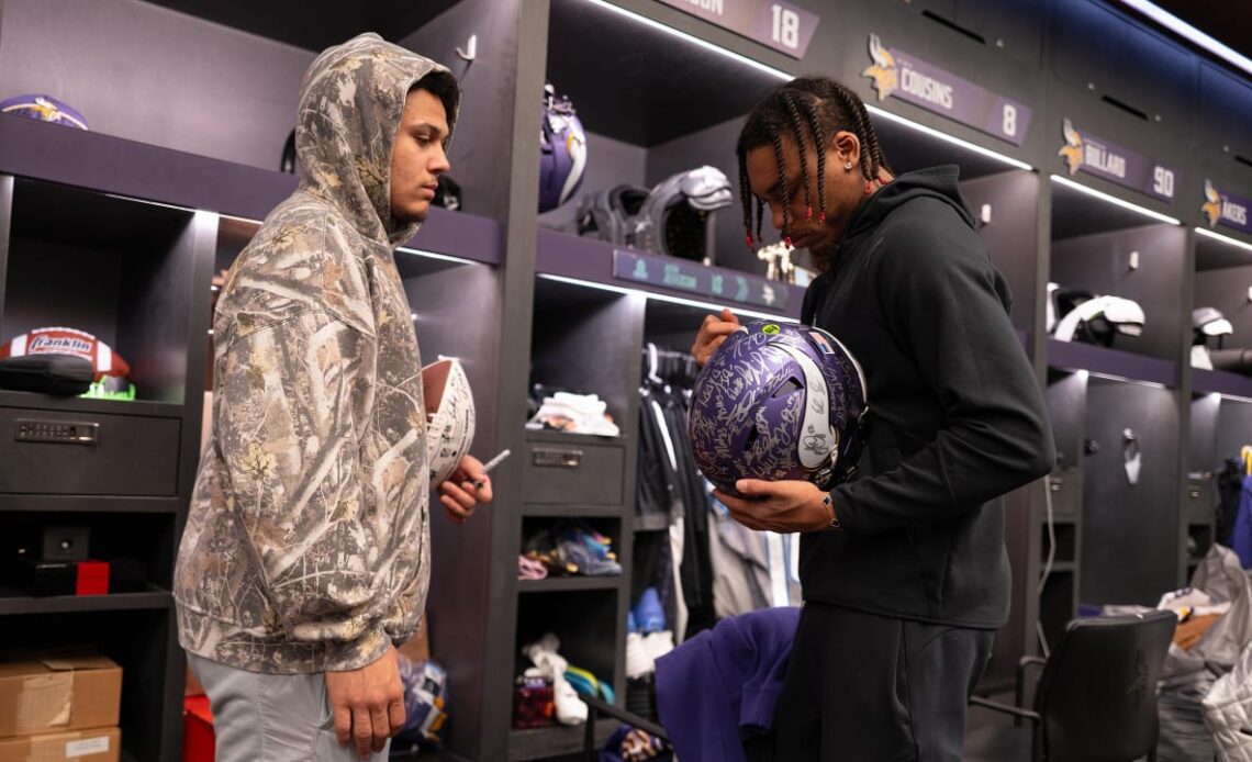 Vikings Players Clean Out Lockers to Close Out 2023 Season