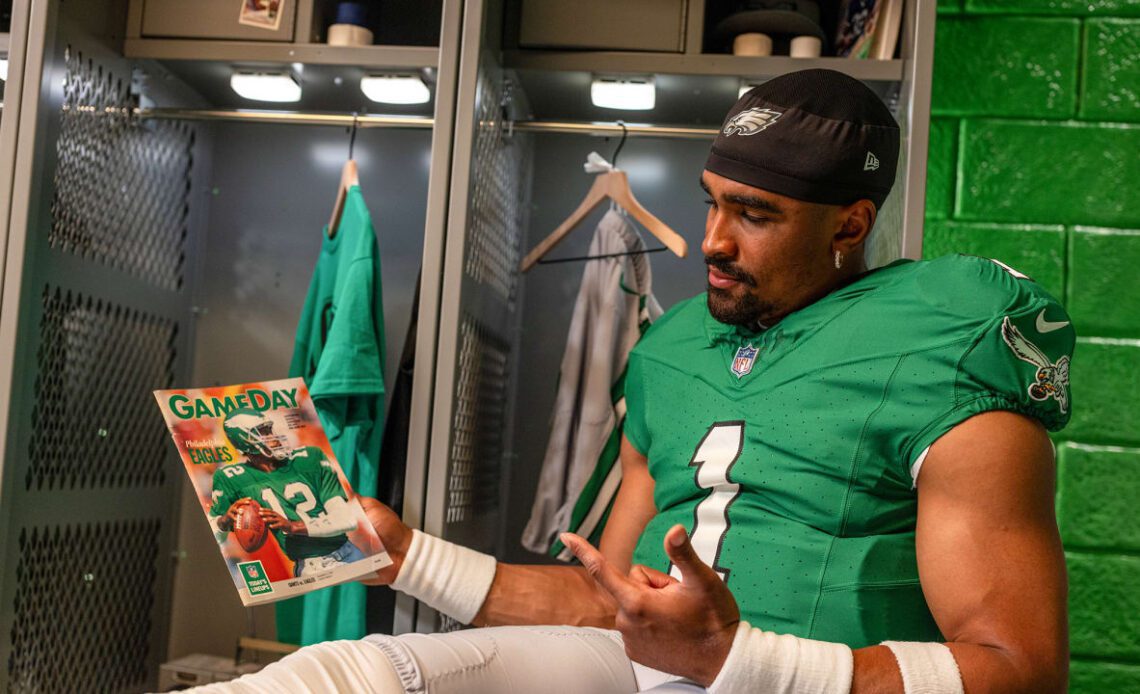 Eagles sport Kelly Green uniforms in vintage locker room