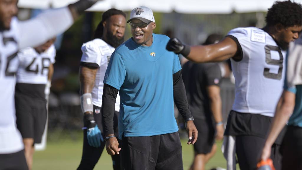 Raiders hire ex-Jaguars DC Mike Caldwell as linebackers coach