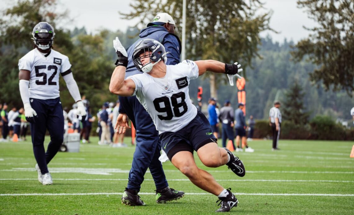 Seahawks Sign Seven To Future Contracts