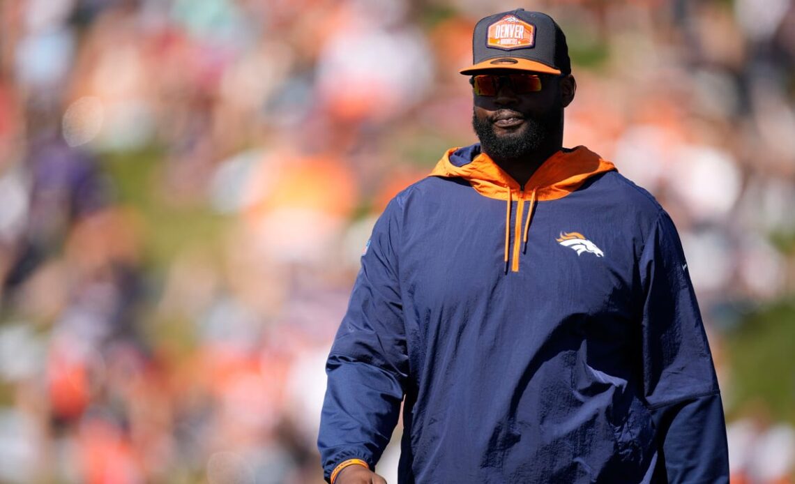 Vikings Hire Marcus Dixon as Defensive Line Coach, Add OLB Coach to Mike Pettine’s Title