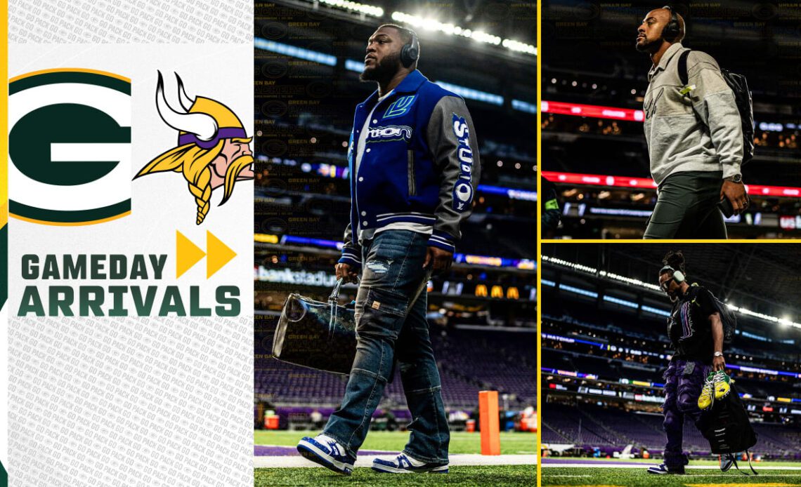 Packers players walk across field ahead of SNF vs. Vikings