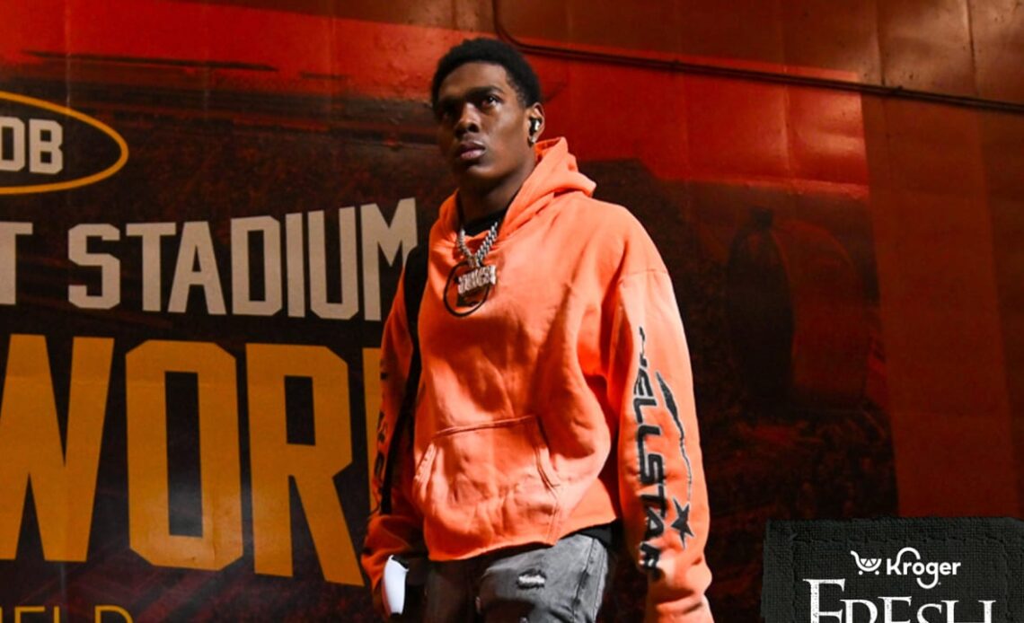 Photos: Bengals Arrive at Arrowhead Stadium for Week 17