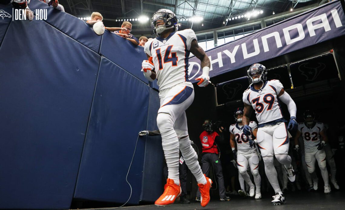 Pregame photos: Broncos arrive and prepare for Week 13 game vs. Texans