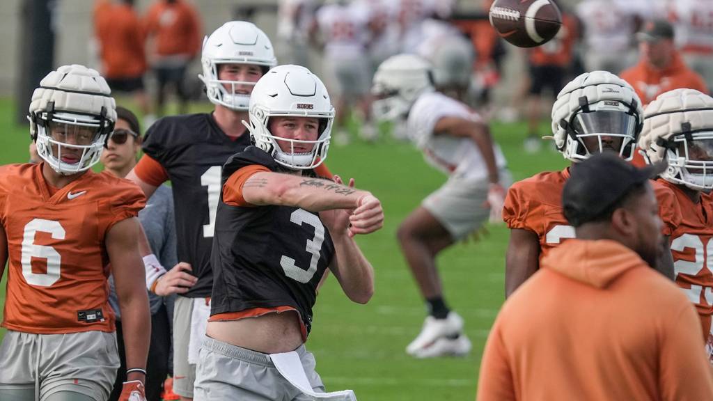 Texas appears in good hands at quarterback position