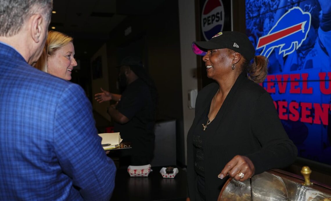 Bills collaborate with Erie County's Level Up to host Legends Hospitality Workshop