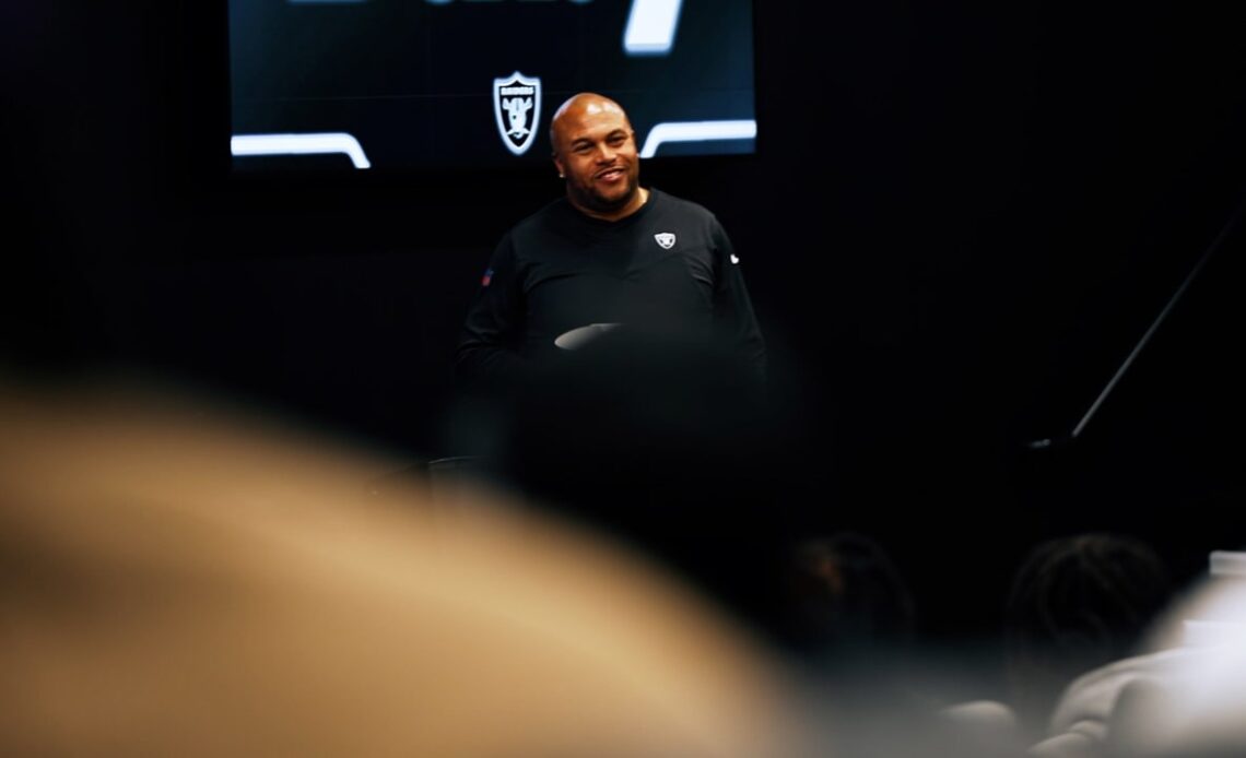 Earn the Right: Antonio Pierce's team meeting to kick off offseason workout program