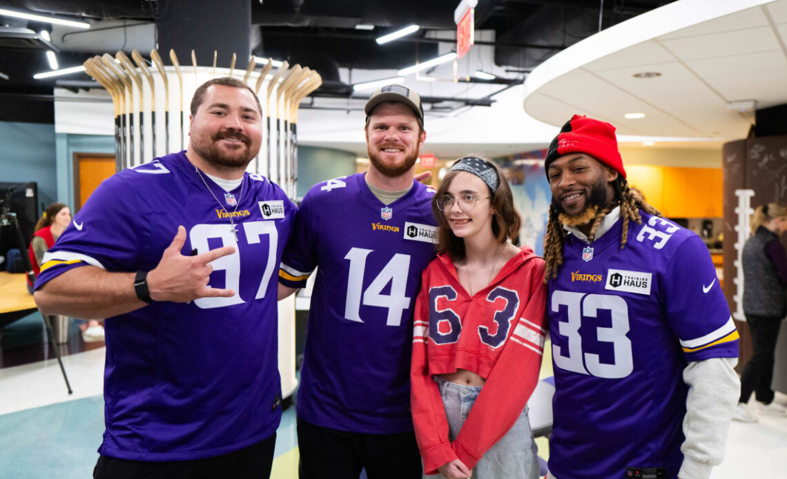 Aaron Jones, Sam Darnold & Harrison Phillips Visit Children's Minnesota Hospital