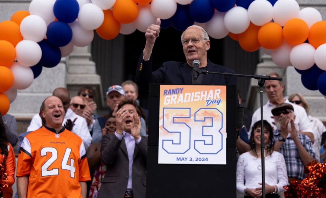 Broncos, Colorado celebrate 'Randy Gradishar Day' at Capitol building