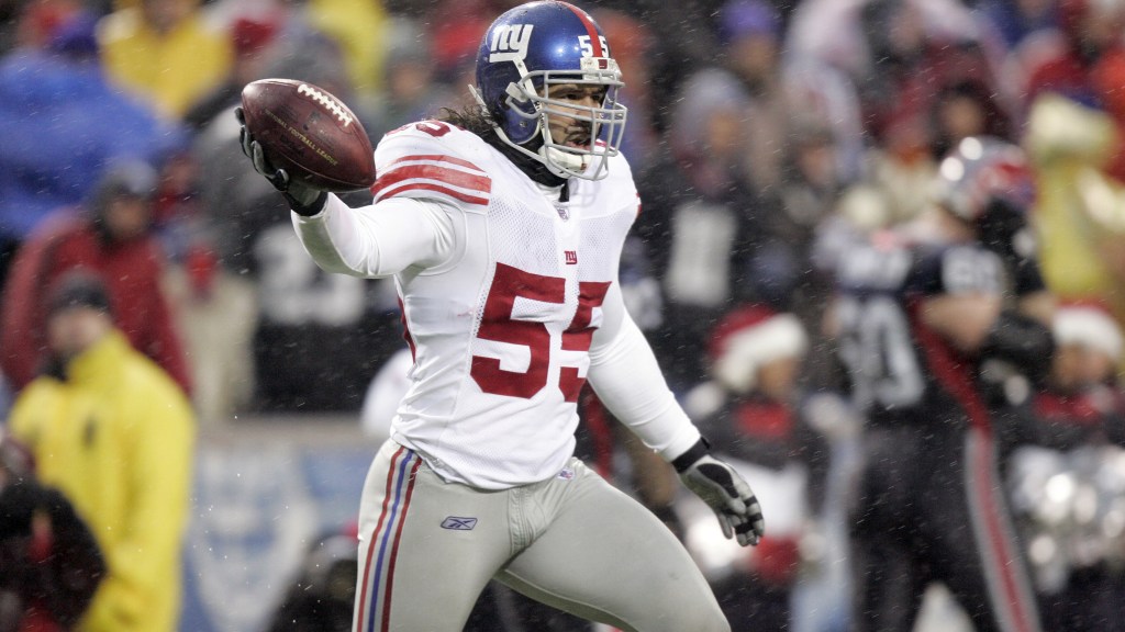 Ex-Giant Kawika Mitchell shares heartwarming Amani Toomer story