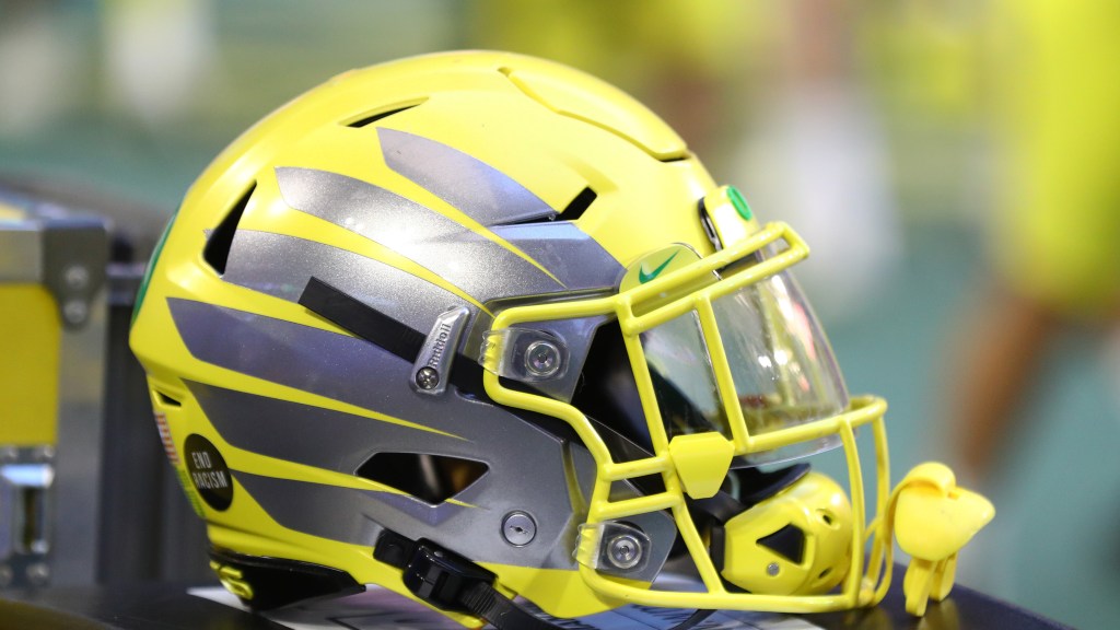 Oregon football to get visit from Dakorien Moore after decommitment