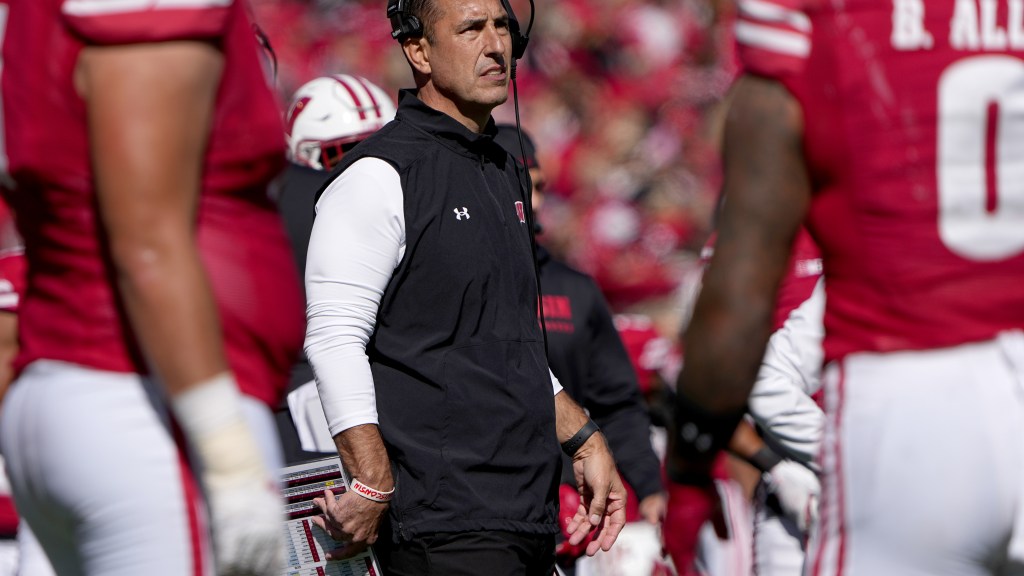 Wisconsin football point spread, odds vs Oregon Ducks in Week 12, 2024