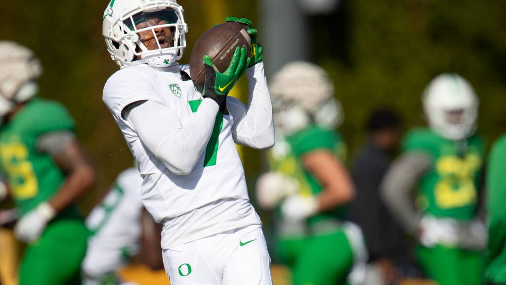 Wide receiver Evan Stewart inks a big NIL deal with NXTRND