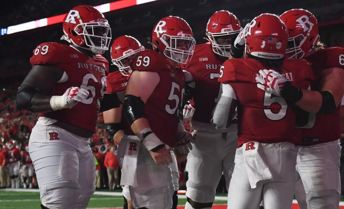 Offensive Line Named to Joe Moore Award Midseason Honor Roll