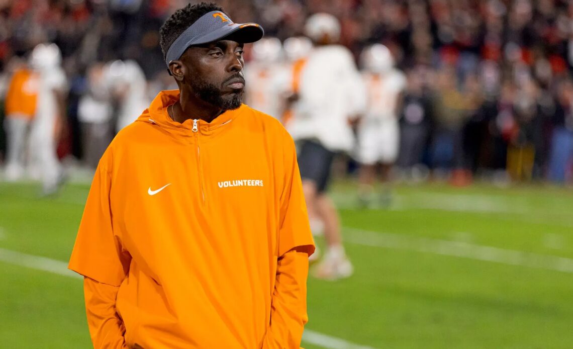 Defensive Coordinator Tim Banks A Finalist For 2024 Broyles Award